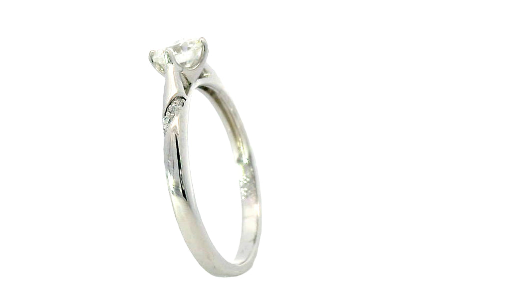 silver Labstone vs clarity round cut ring