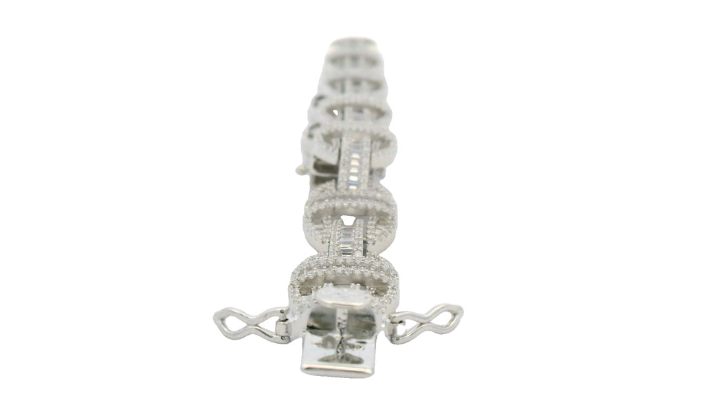 Silver gucci link bracelet with emerald cuts