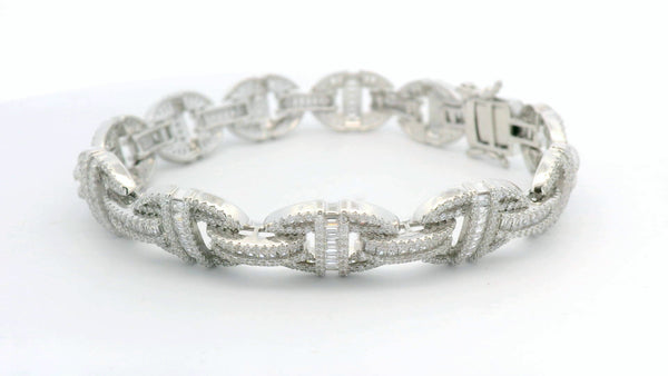 Silver gucci link bracelet with emerald cuts